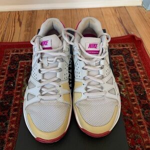Nike Vapor Advantage hard court tennis shoes. Magenta/gray.